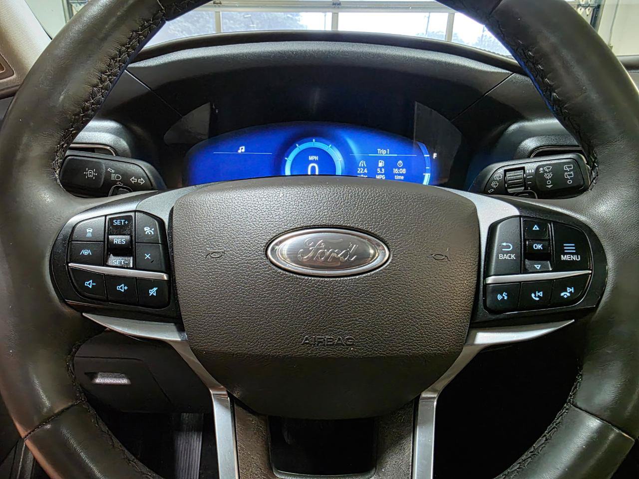 Used 2020 Ford Explorer Platinum w/ Premium Technology Package AWD/4WD image 30