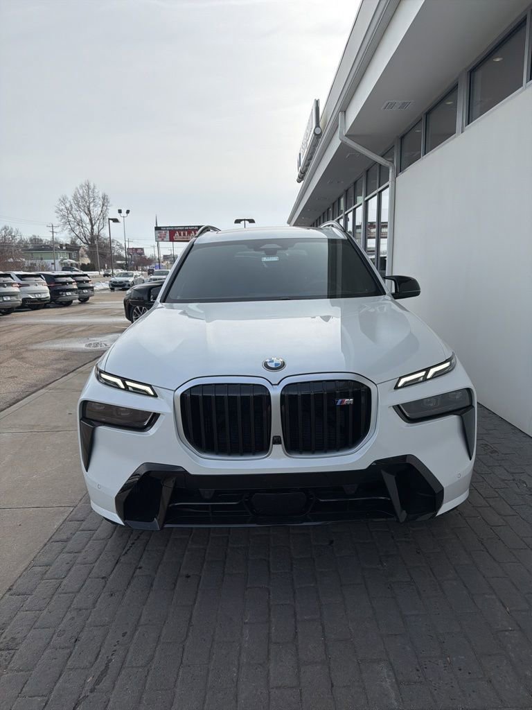New 2026 BMW X7 M60i w/ Climate Comfort Package image 2