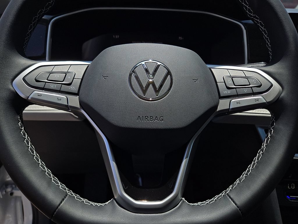 New 2026 Volkswagen Taos SE FWD image 25
