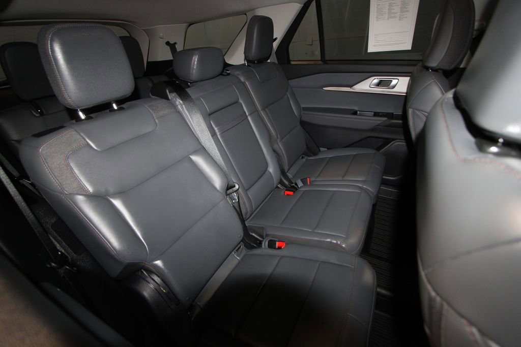 Used 2025 Ford Explorer Active w/ Active Comfort Package image 24