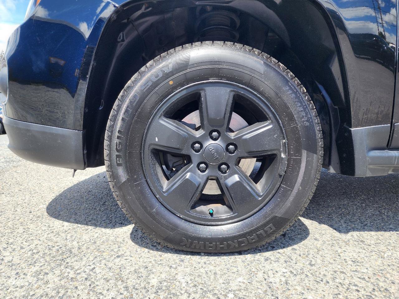 Used 2015 Jeep Compass Latitude FWD image 38