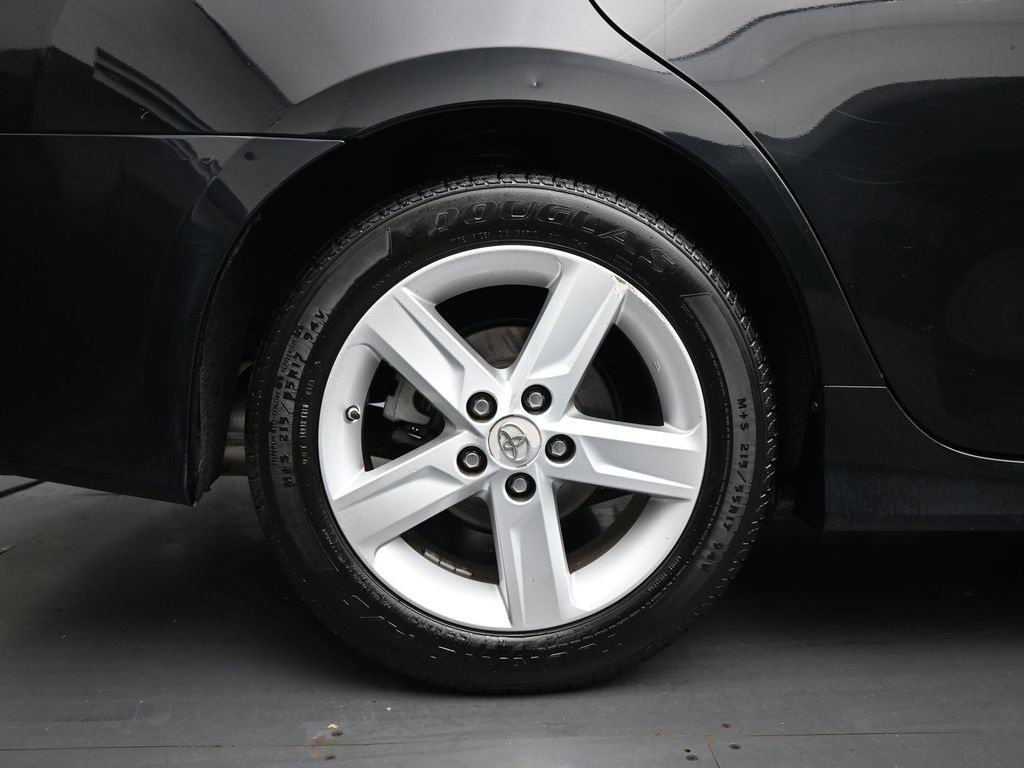 Used 2013 Toyota Camry SE image 10