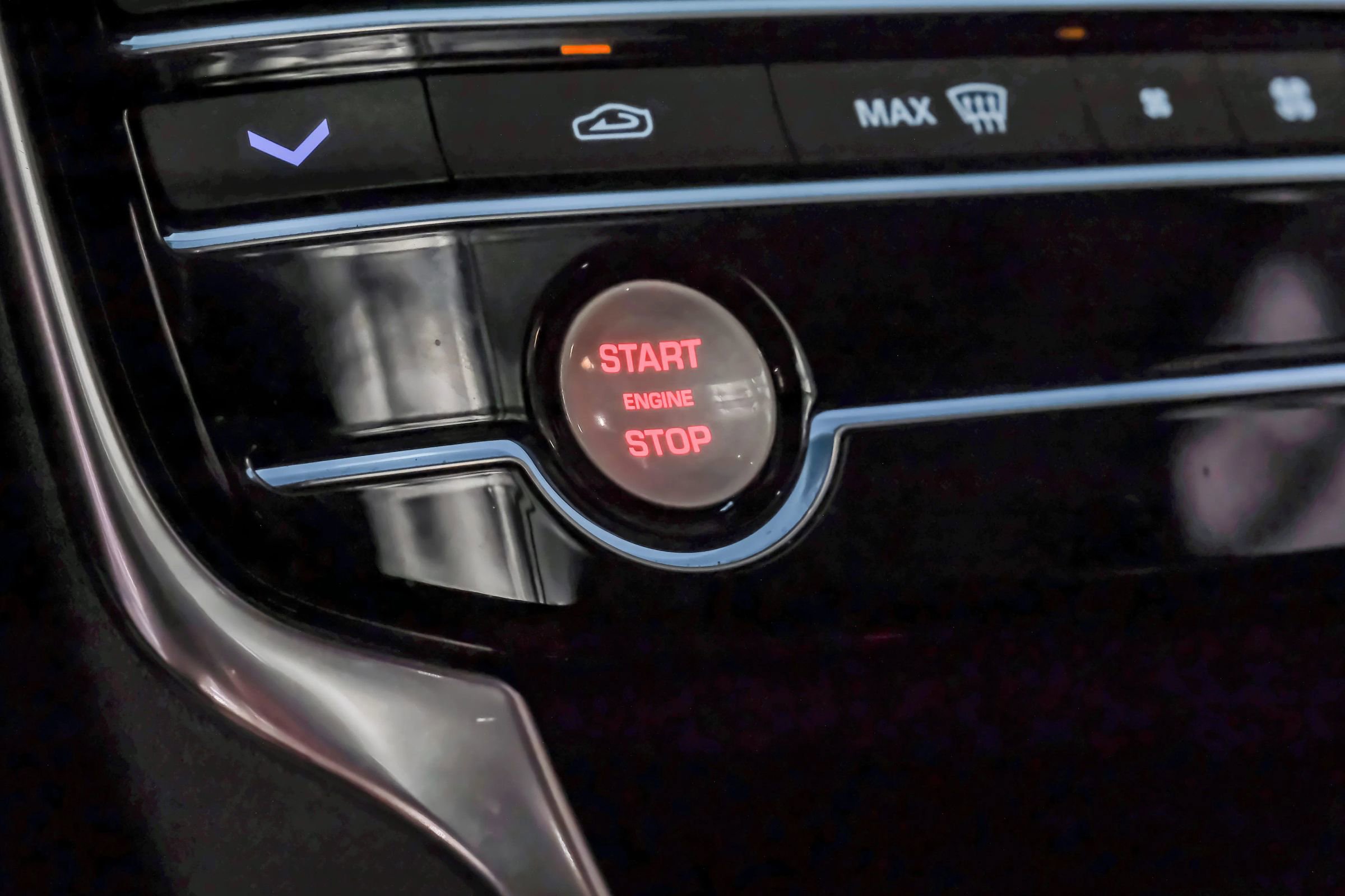 Used 2020 Jaguar XF Prestige image 19