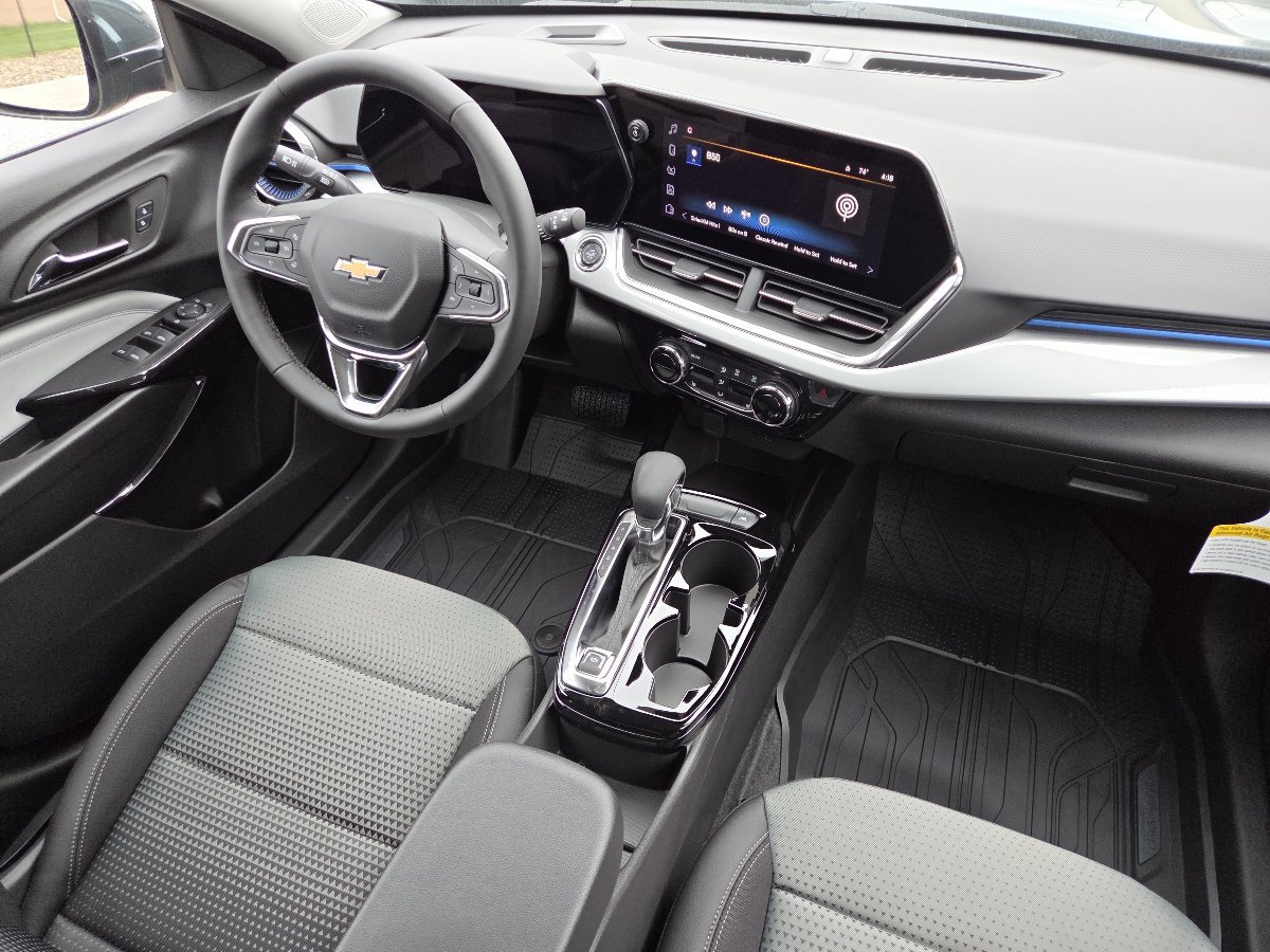 New 2026 Chevrolet Trax LT w/ Driver Confidence Package FWD image 24
