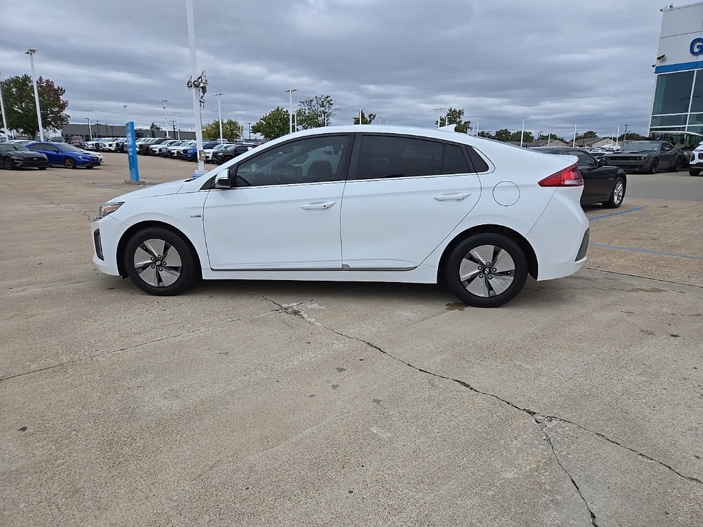 Used 2020 Hyundai Ioniq SE image 3