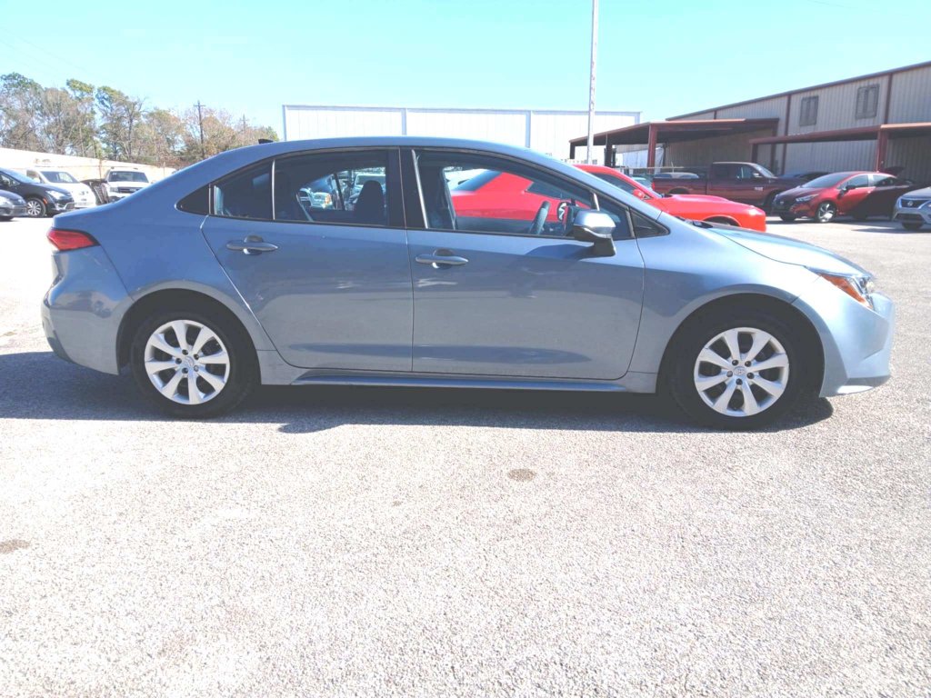 Used 2022 Toyota Corolla LE FWD image 4