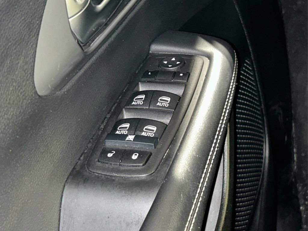 Used 2025 Chrysler Pacifica Select image 34