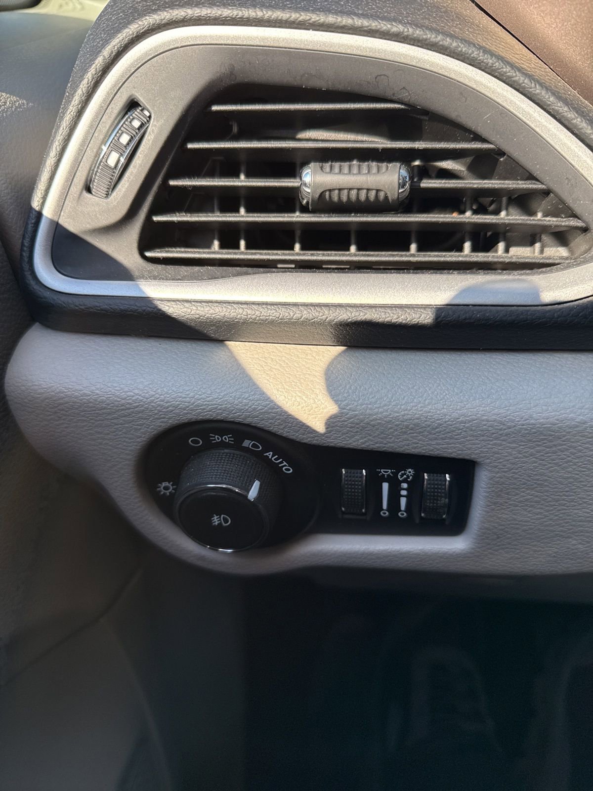 Used 2019 Chrysler Pacifica Touring-L image 17