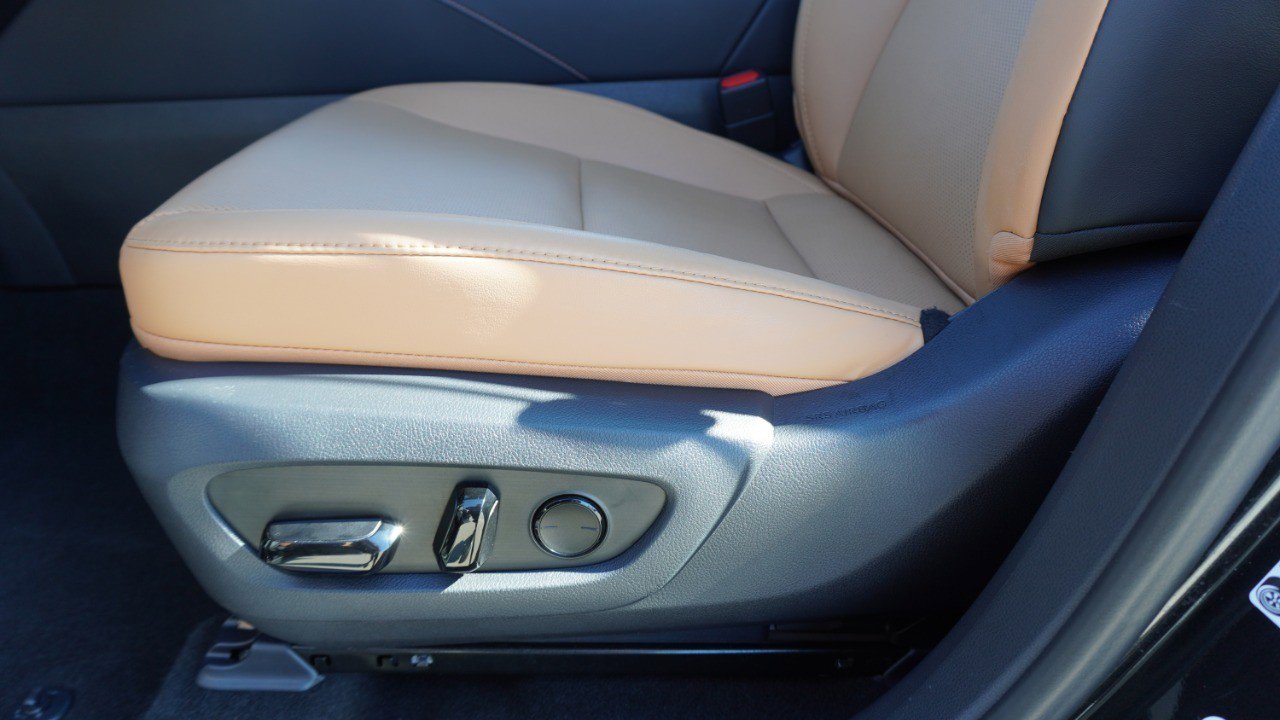 Used 2025 Lexus RX 350 Premium w/ Convenience Package image 23