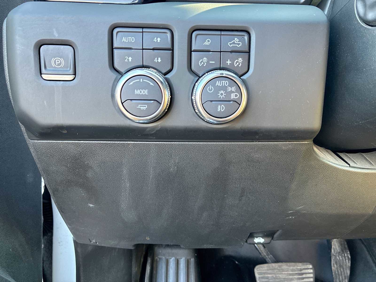 Certified 2022 GMC Sierra 1500 AT4 w/ AT4 Premium Package image 18