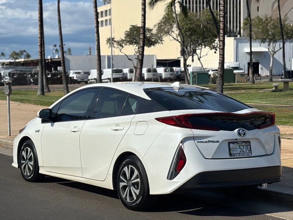 Used 2018 Toyota Prius Prime Plus image 3