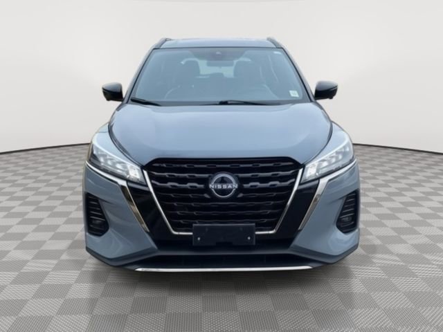 Used 2023 Nissan Kicks SR w/ SR Premium Package FWD image 2