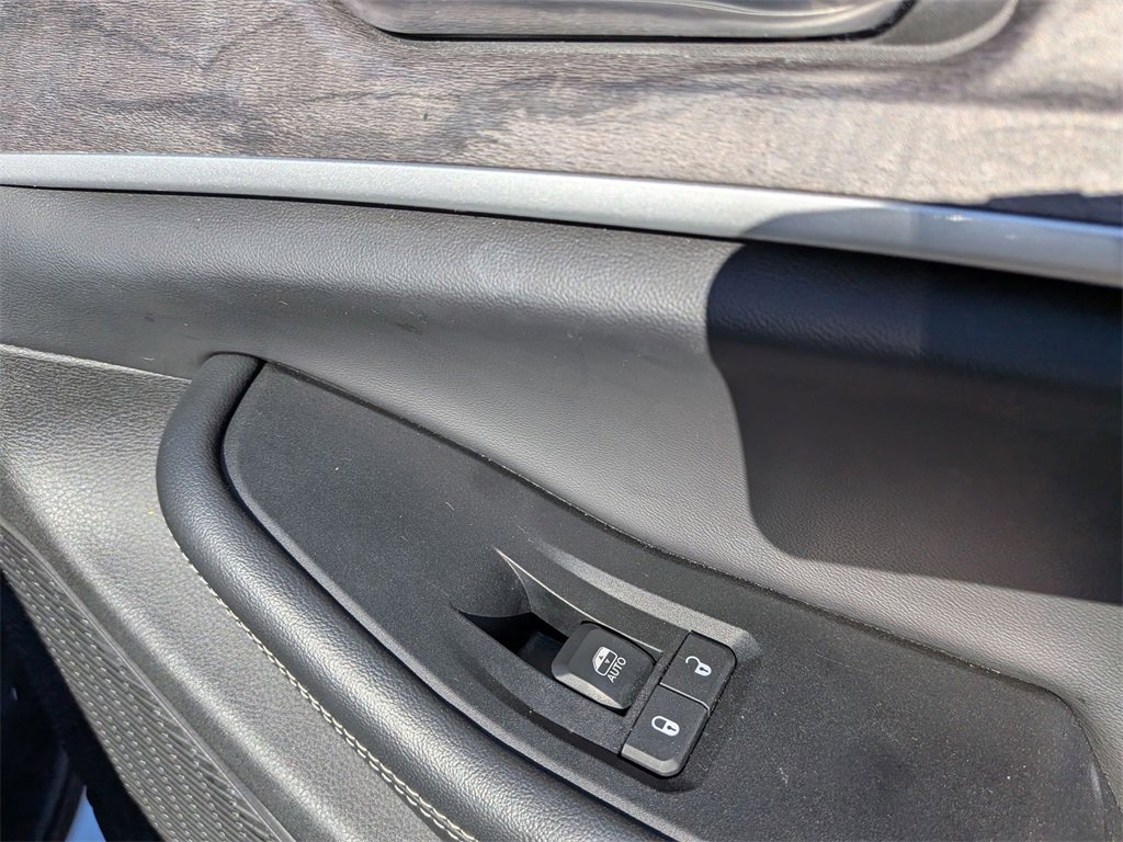 Used 2024 Jeep Grand Cherokee Limited image 32