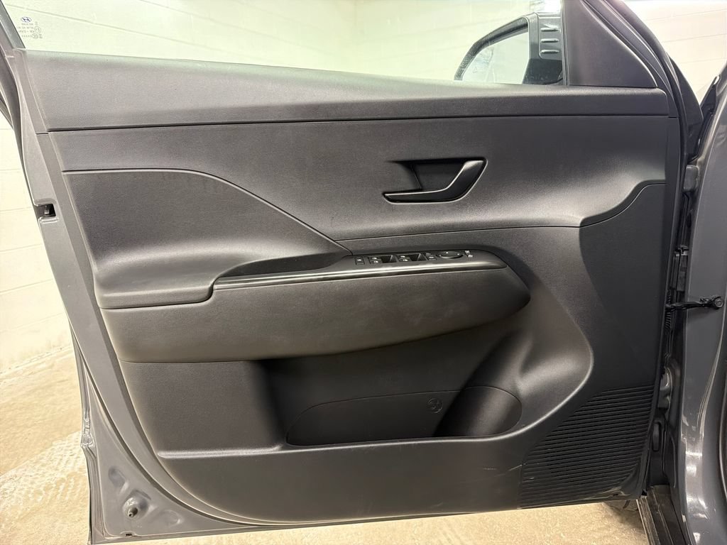 Used 2025 Hyundai Kona SEL FWD image 16