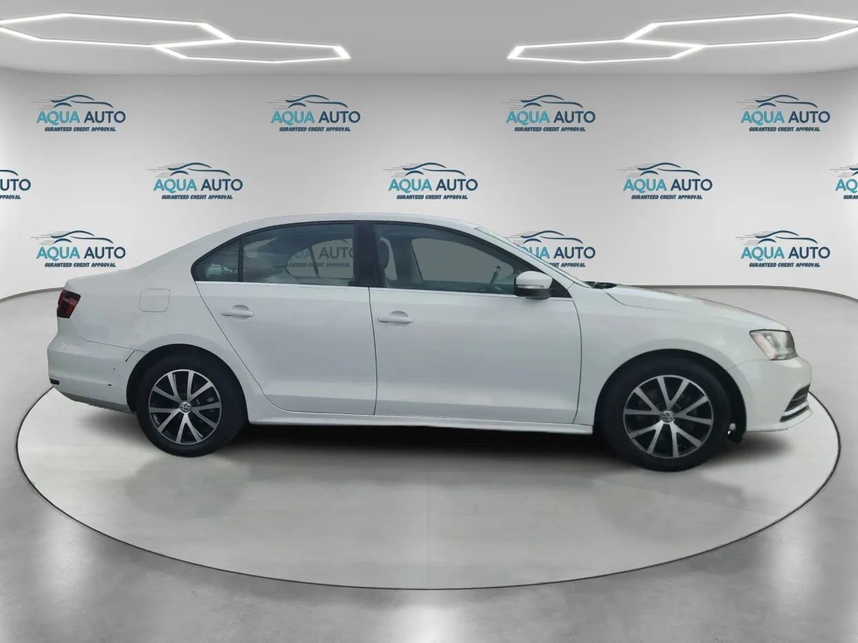 Used 2017 Volkswagen Jetta SE FWD image 4