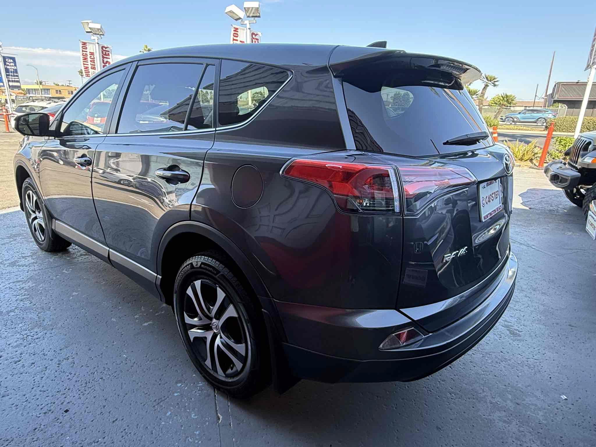Used 2018 Toyota RAV4 LE w/ All Weather Liner Package FWD image 8