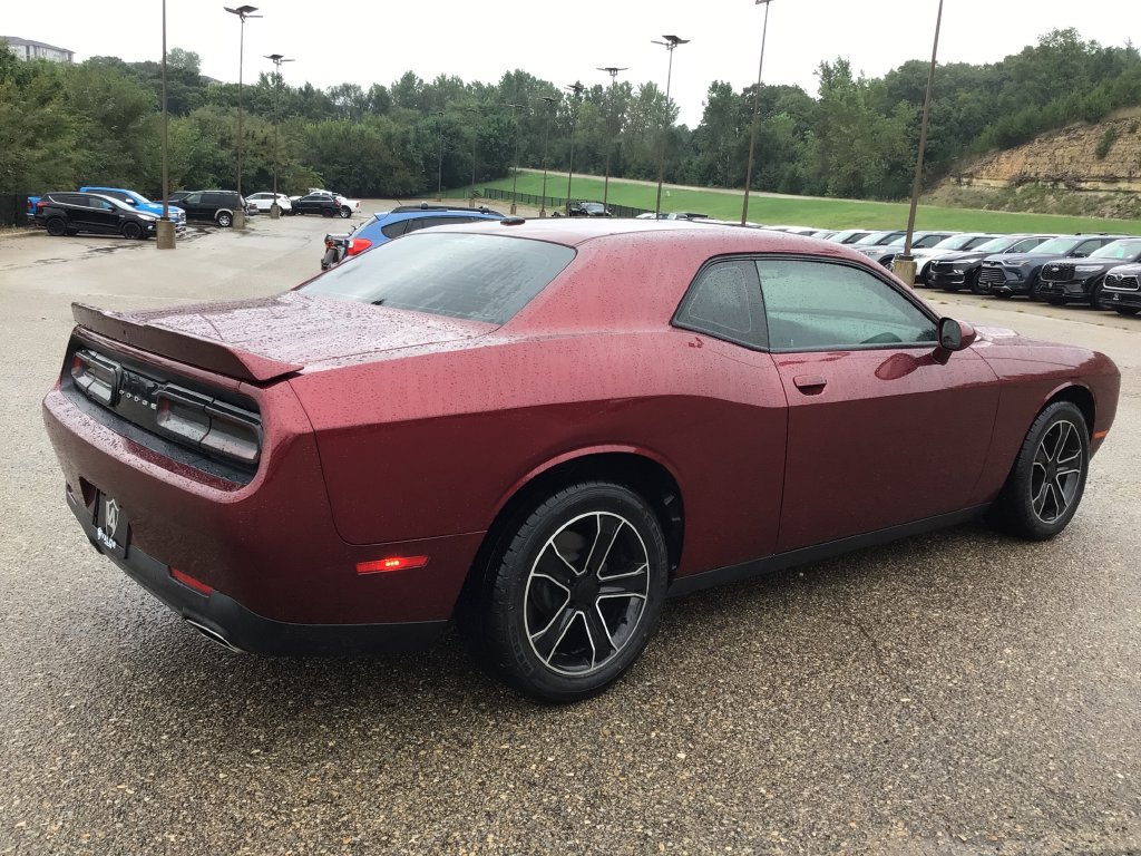 Used 2019 Dodge Challenger SXT RWD image 6