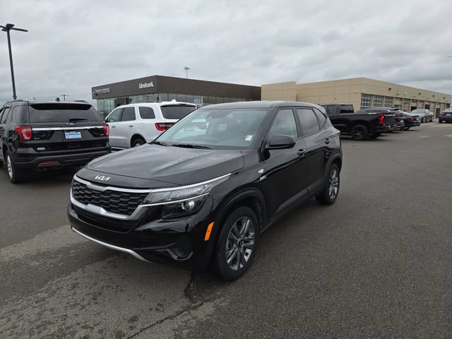 Used 2023 Kia Seltos LX AWD/4WD image 2