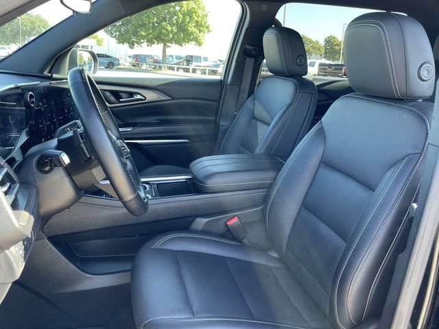 Used 2025 Chevrolet Traverse LT FWD image 23