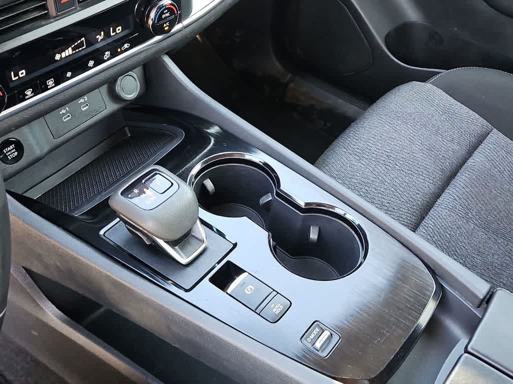 Used 2025 Nissan Rogue SV FWD image 20