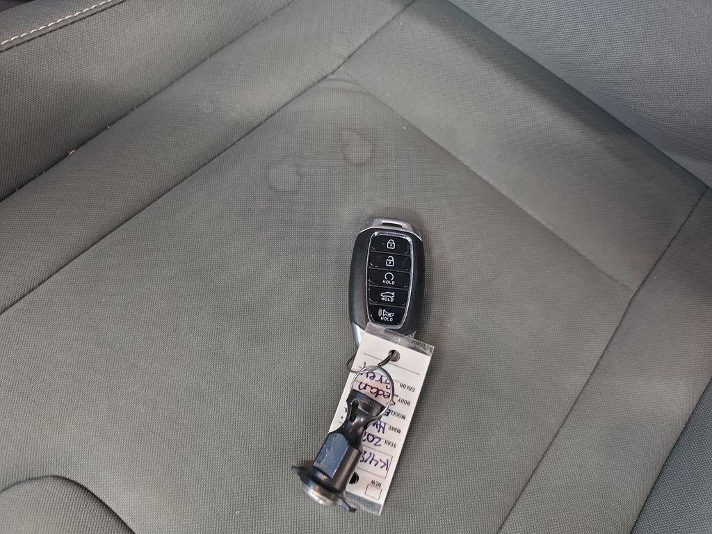 Used 2022 Hyundai Elantra SEL FWD image 35