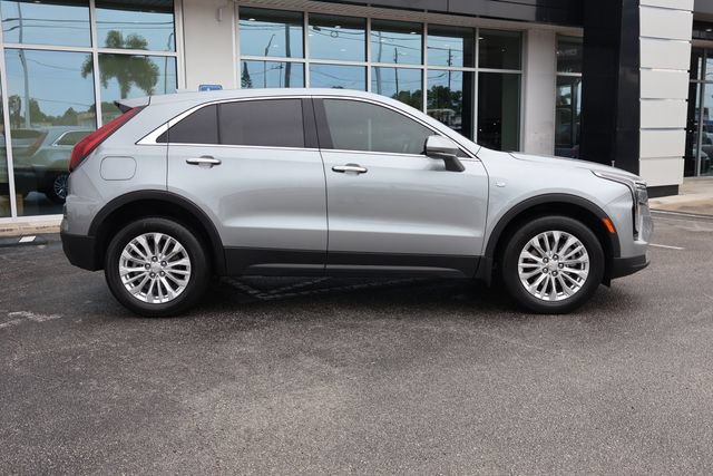 Used 2024 Cadillac XT4 Luxury w/ Cold Weather Package FWD image 10