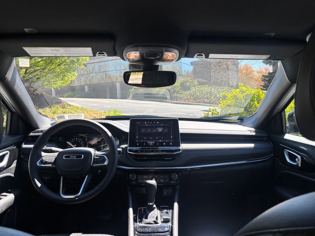 Used 2026 Jeep Compass Limited image 11