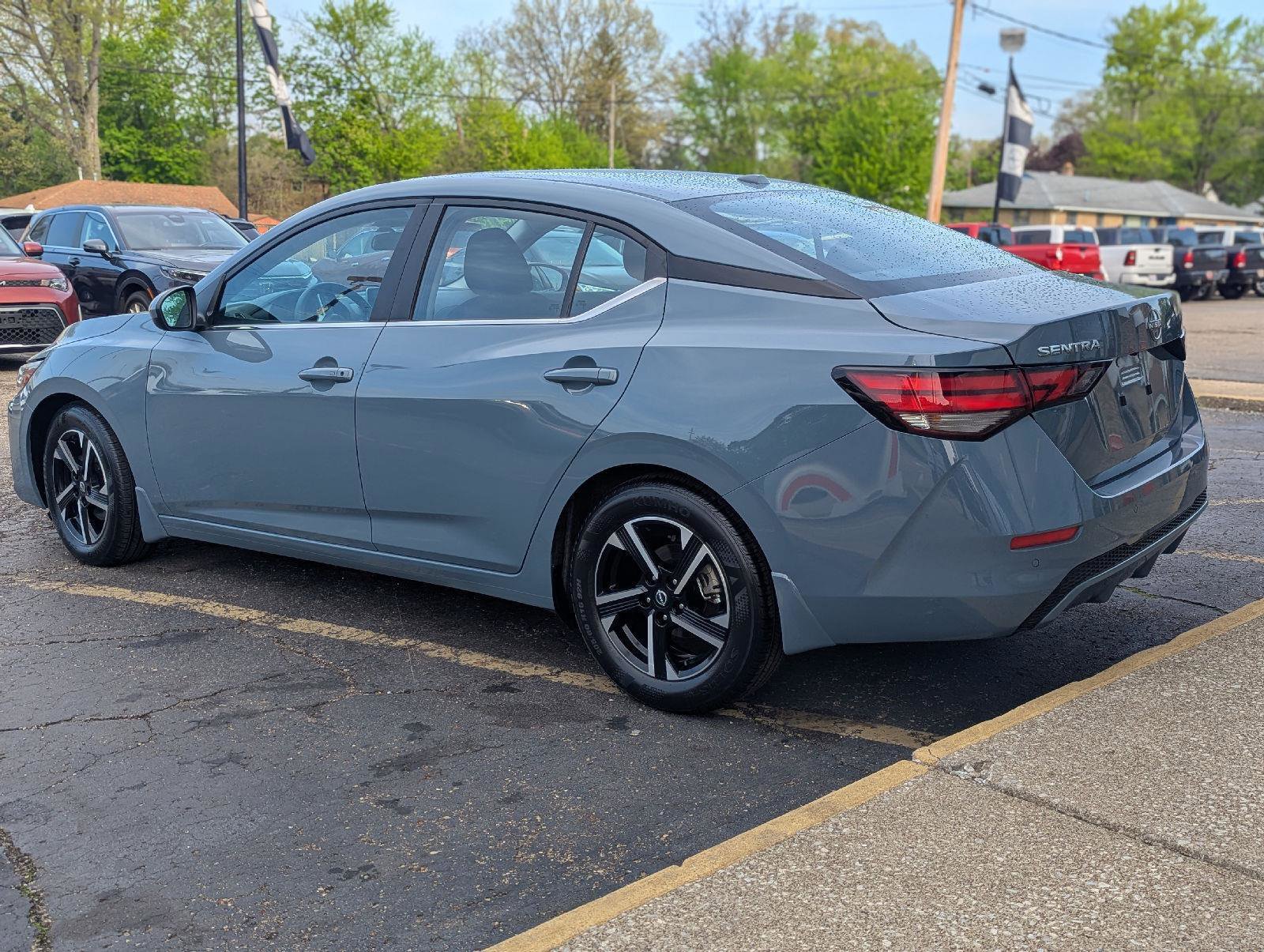 Used 2024 Nissan Sentra SV FWD image 5