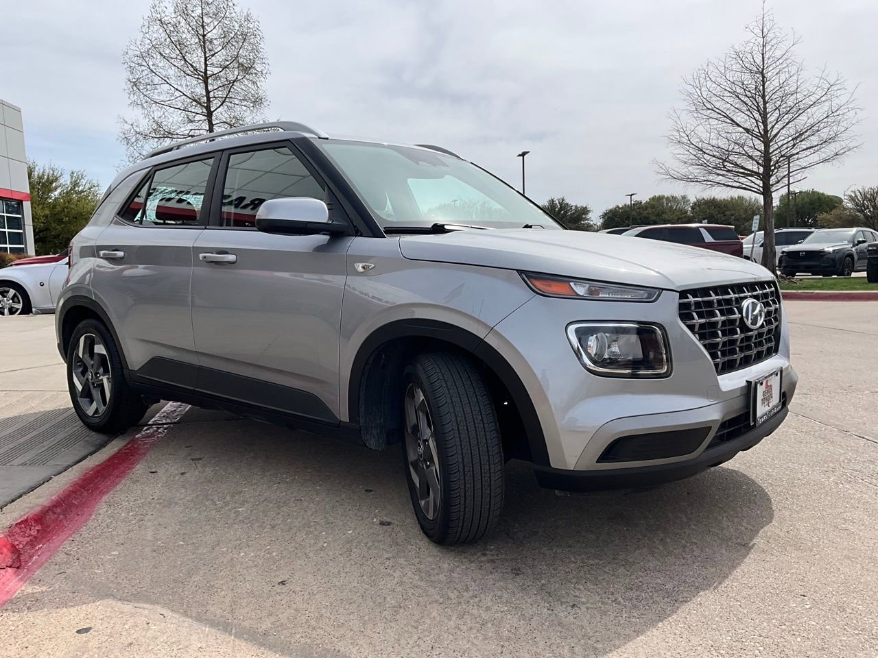 Used 2025 Hyundai Venue SEL image 4