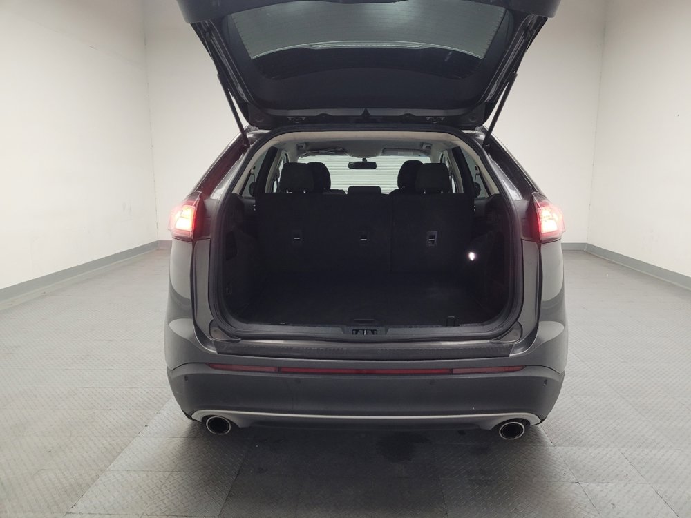 Used 2018 Ford Edge SEL image 29