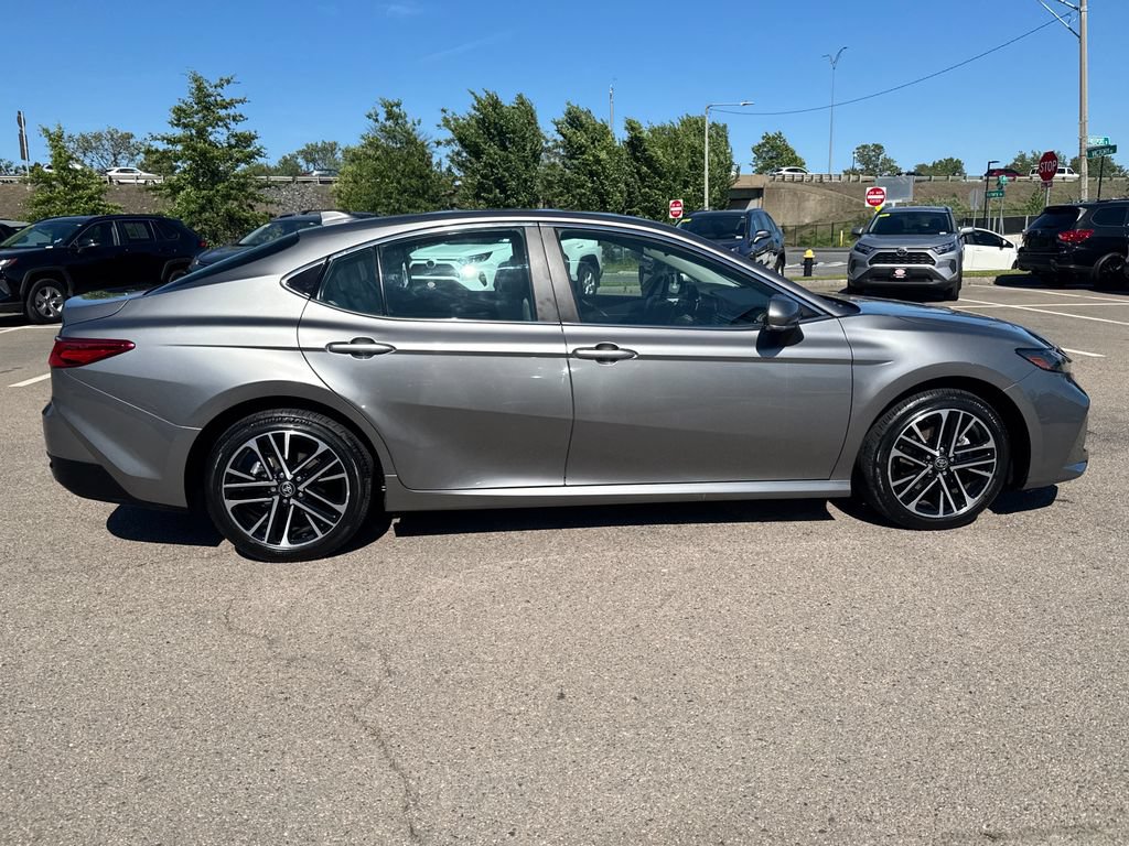 Used 2025 Toyota Camry XLE AWD/4WD image 8