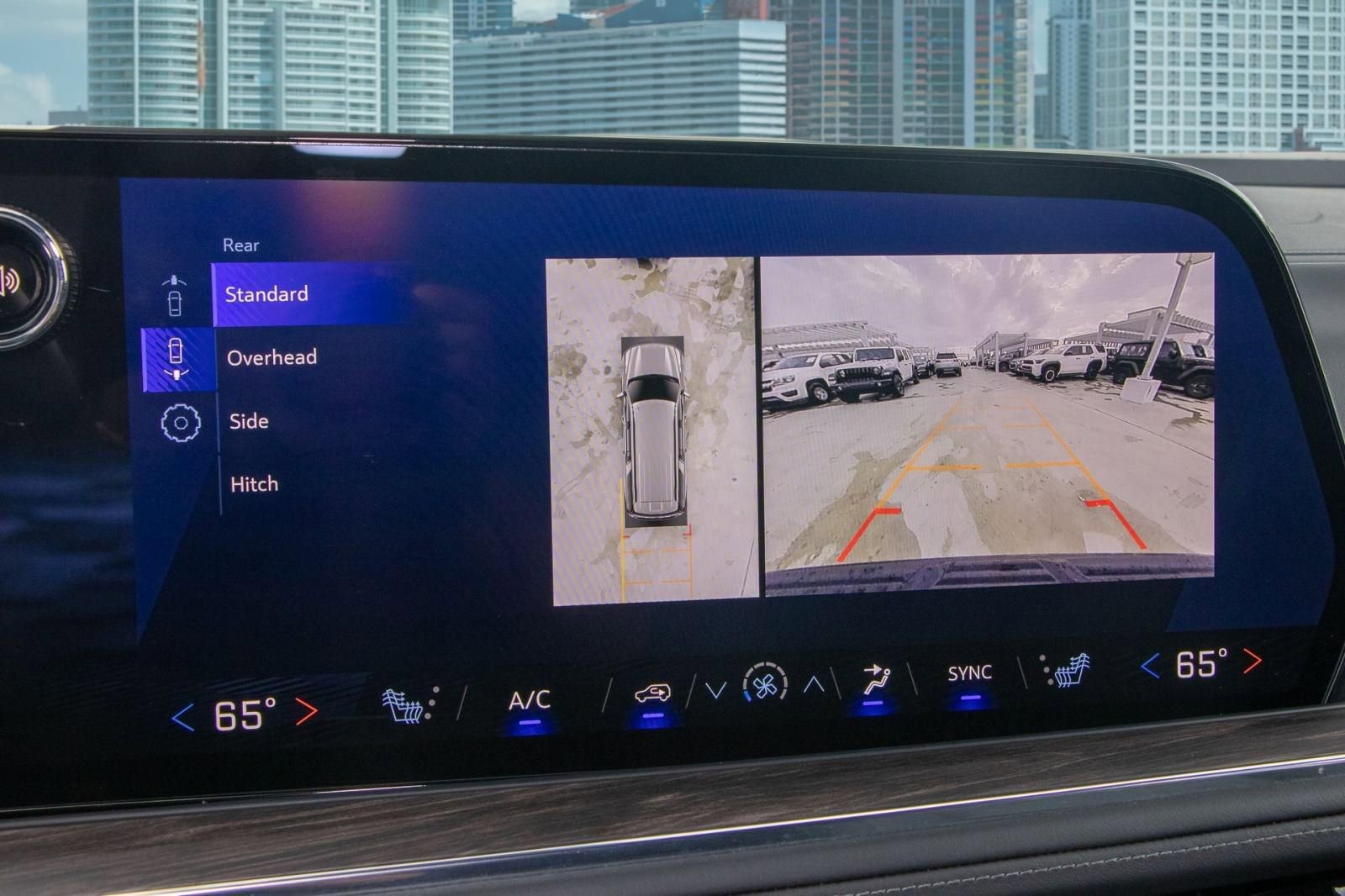 Used 2025 Chevrolet Suburban Z71 image 37