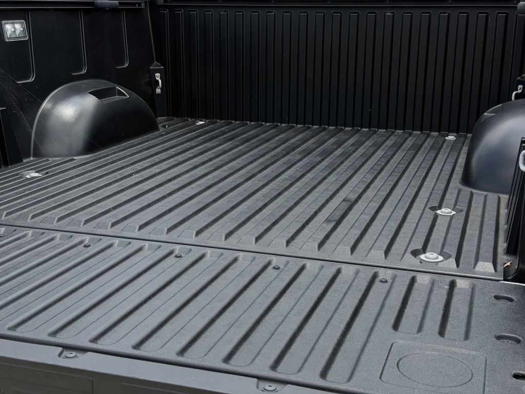 Used 2024 Toyota Tundra Limited AWD/4WD image 31