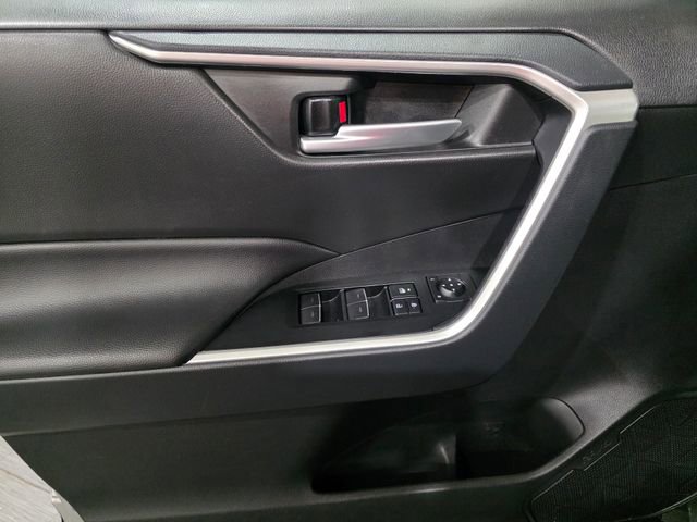 Used 2025 Toyota RAV4 XLE AWD/4WD image 10