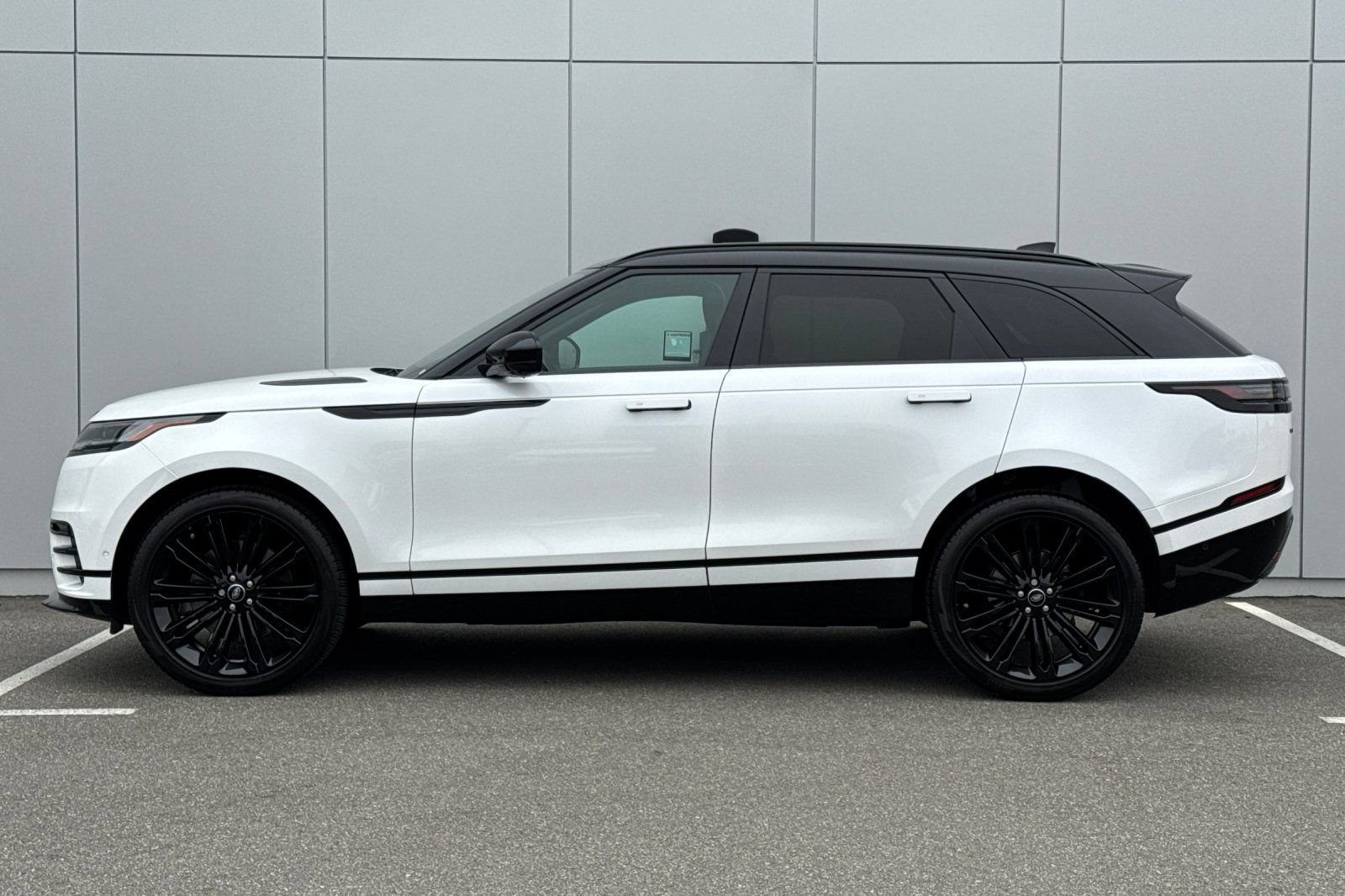 Certified 2026 Land Rover Range Rover Velar Dynamic SE AWD/4WD image 2