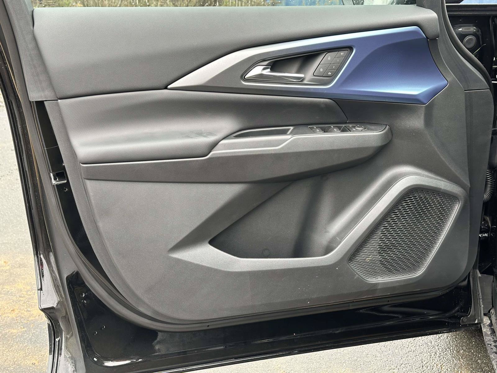 New 2026 Chevrolet Equinox EV LT w/ Convenience Package II FWD image 18