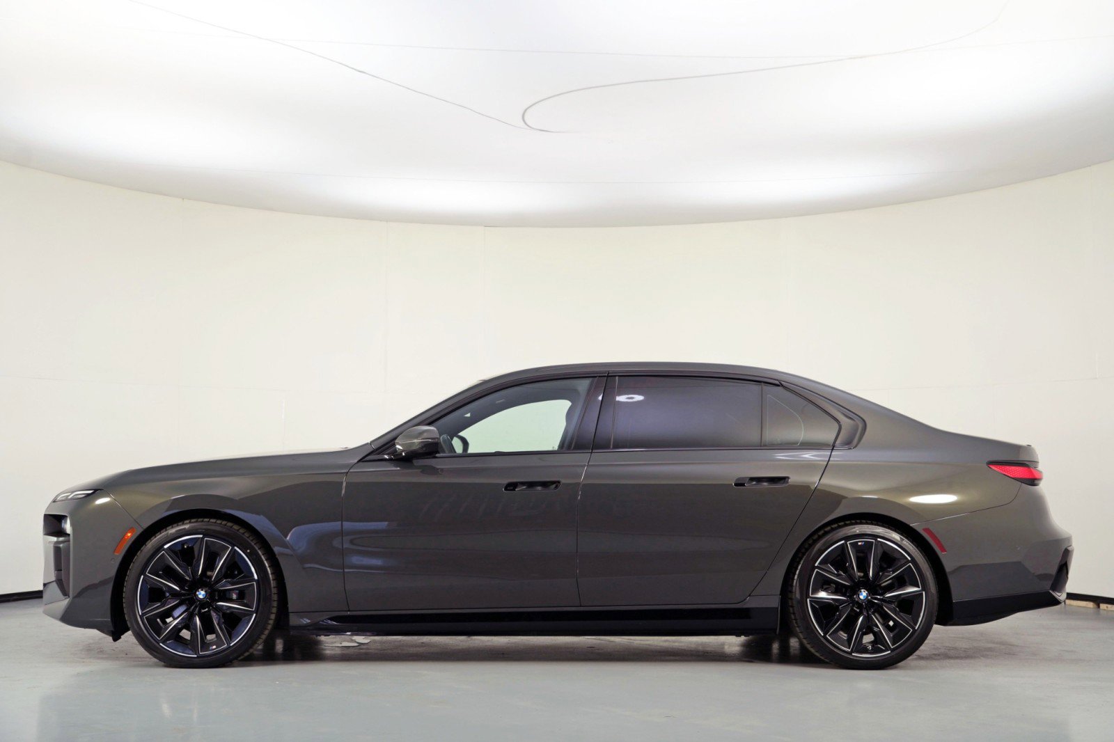 Used 2023 BMW i7 xDrive60 image 8