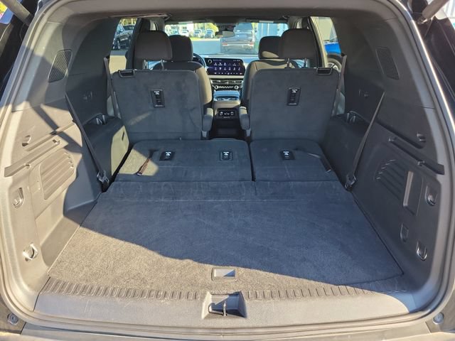 Certified 2025 Chevrolet Traverse LT FWD image 10