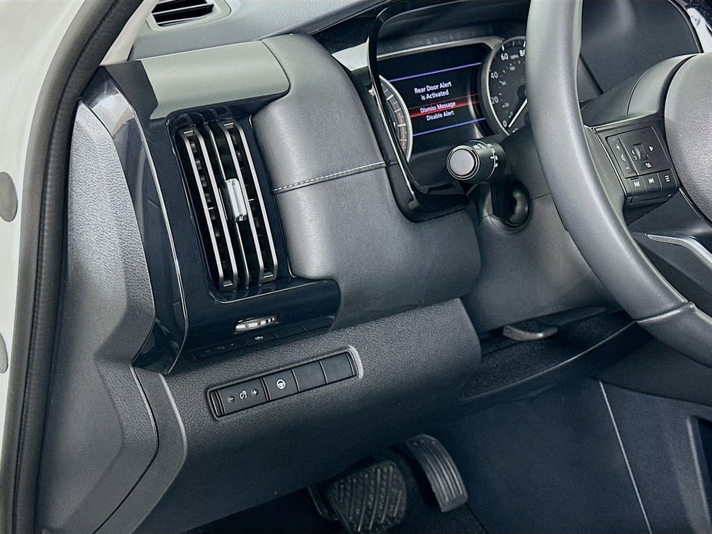 Used 2024 Nissan Pathfinder SV image 10