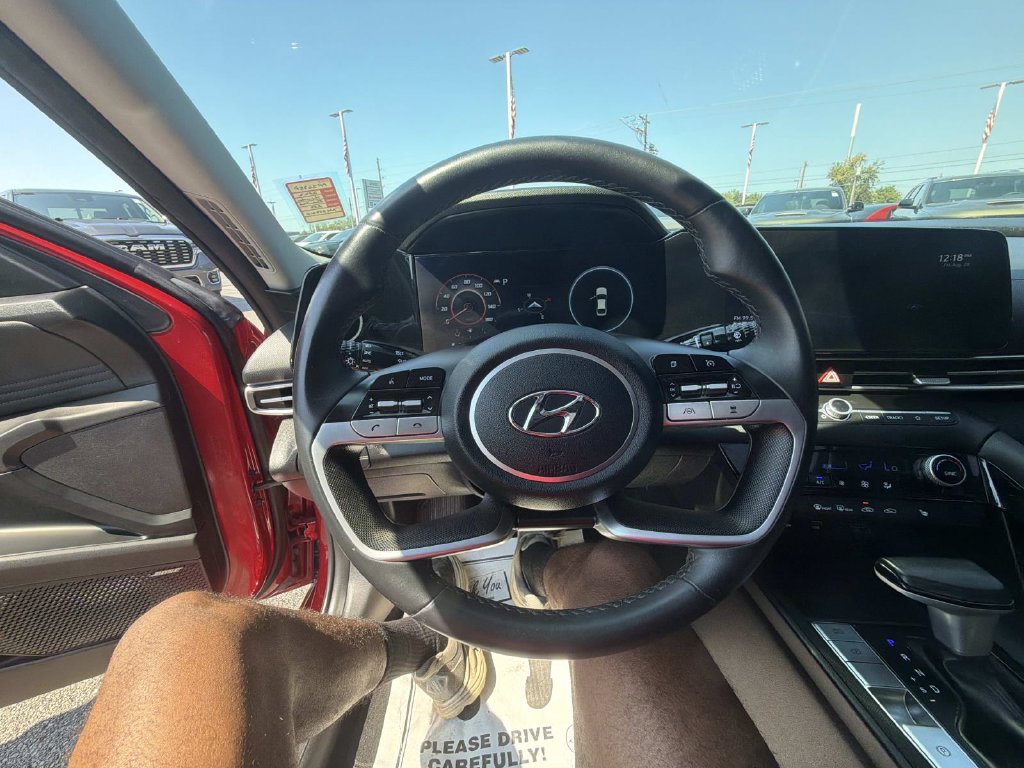 Used 2022 Hyundai Elantra Limited FWD image 32
