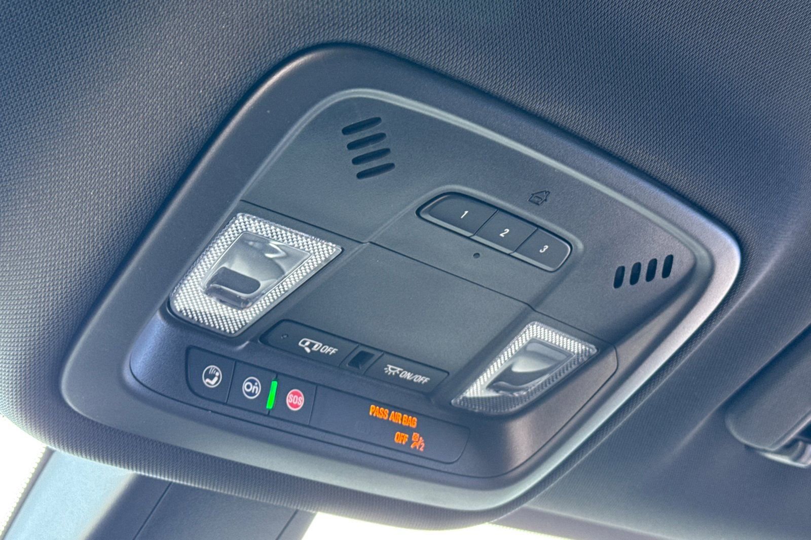 Used 2023 Chevrolet Traverse LT image 24