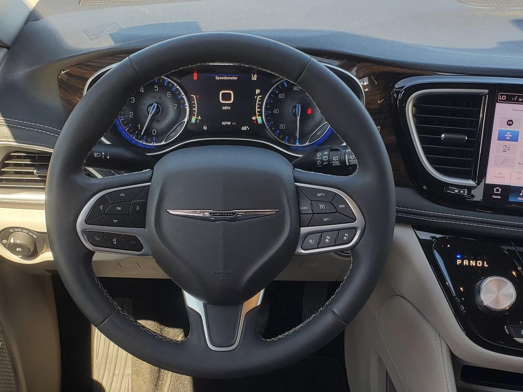 Used 2022 Chrysler Pacifica Limited AWD/4WD image 27