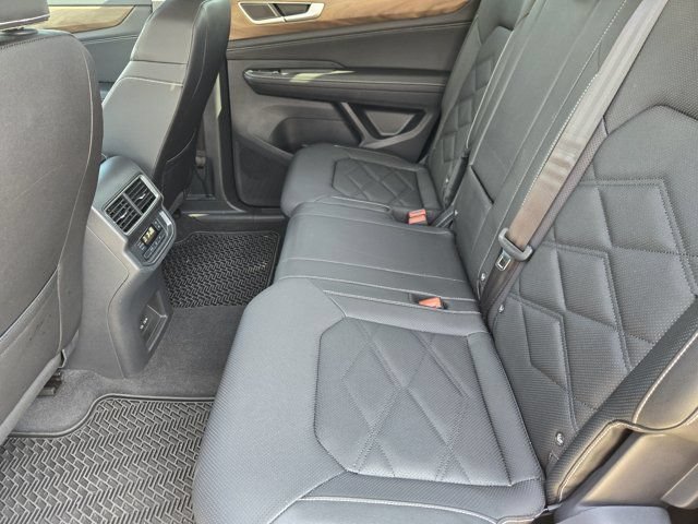 Used 2025 Volkswagen Atlas SE FWD image 28