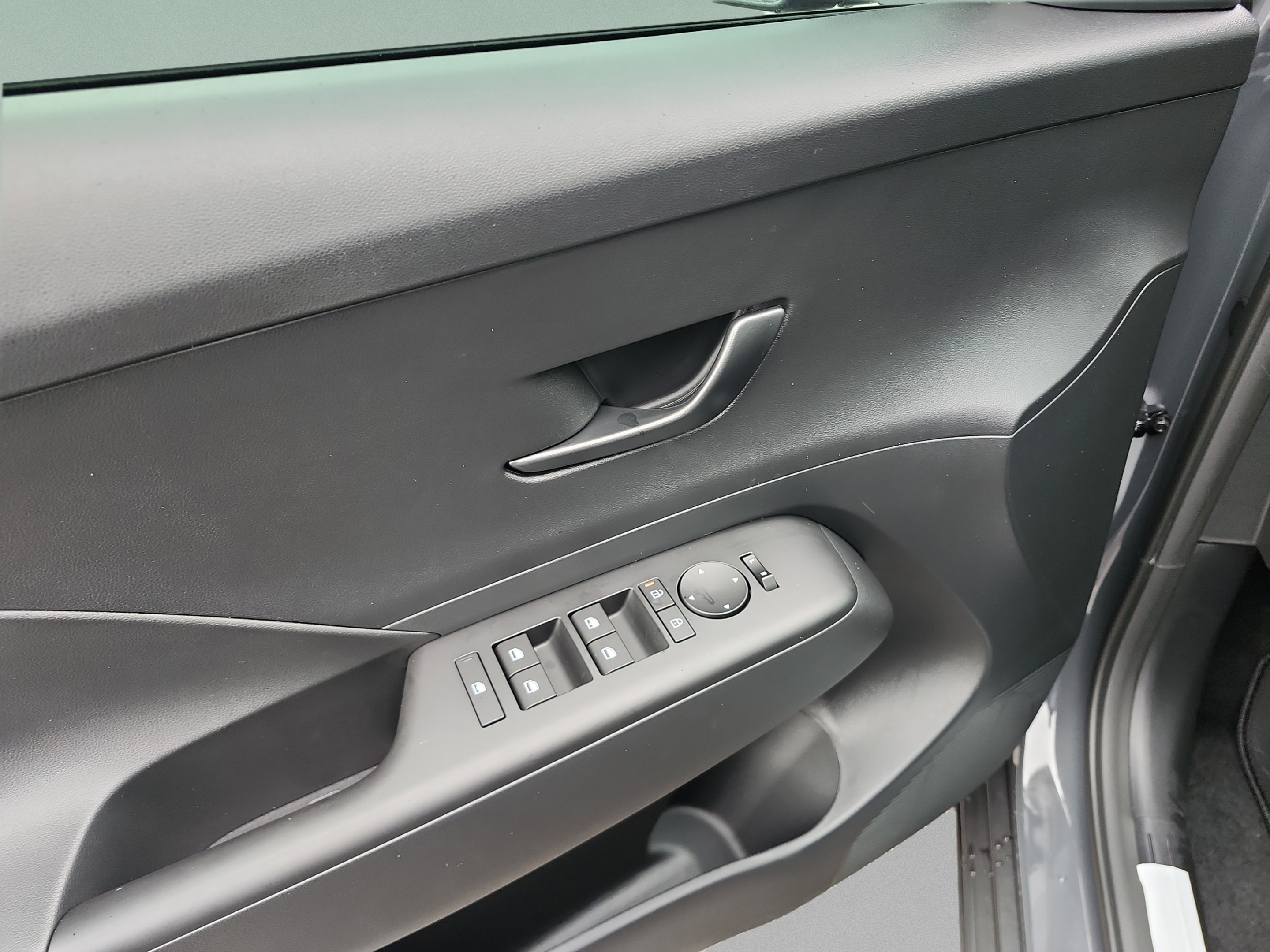 New 2027 Hyundai Kona SE FWD image 15