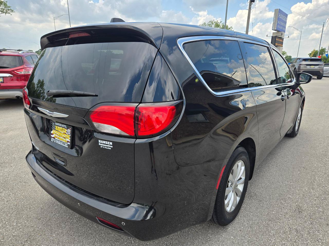 Used 2018 Chrysler Pacifica LX w/ Tire & Wheel Group FWD image 5