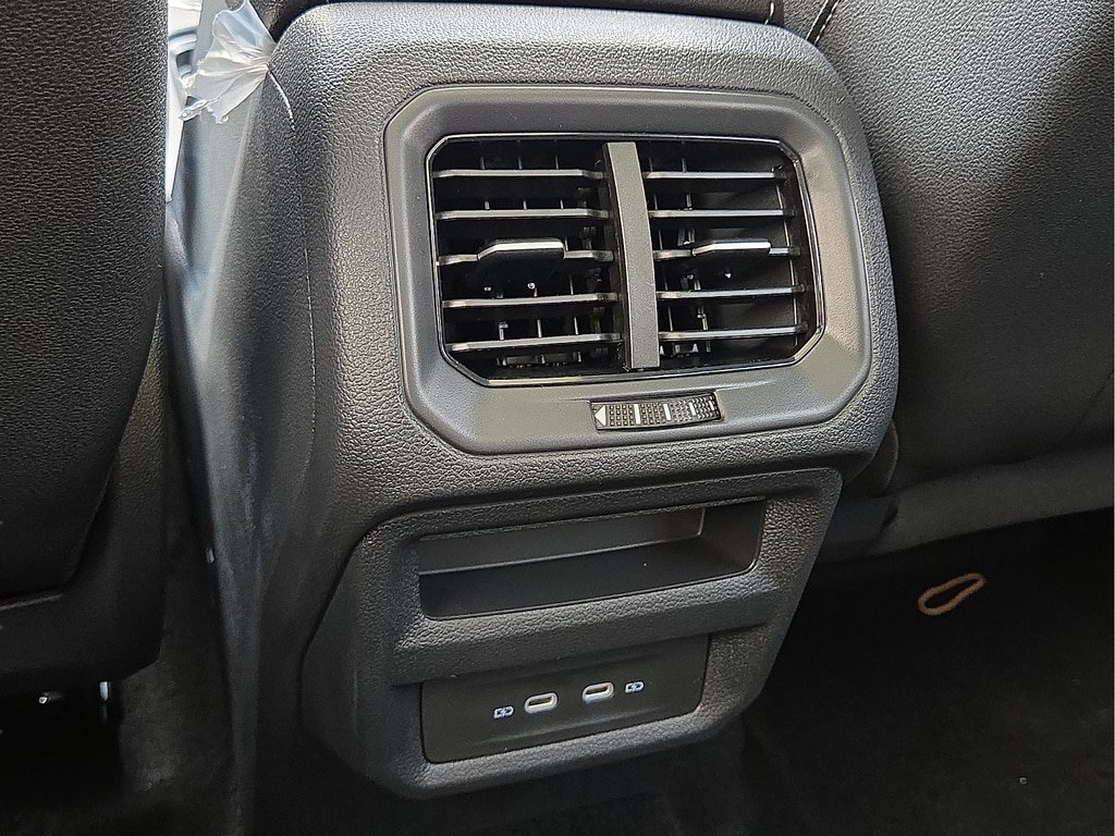 New 2026 Volkswagen Taos SE FWD image 11