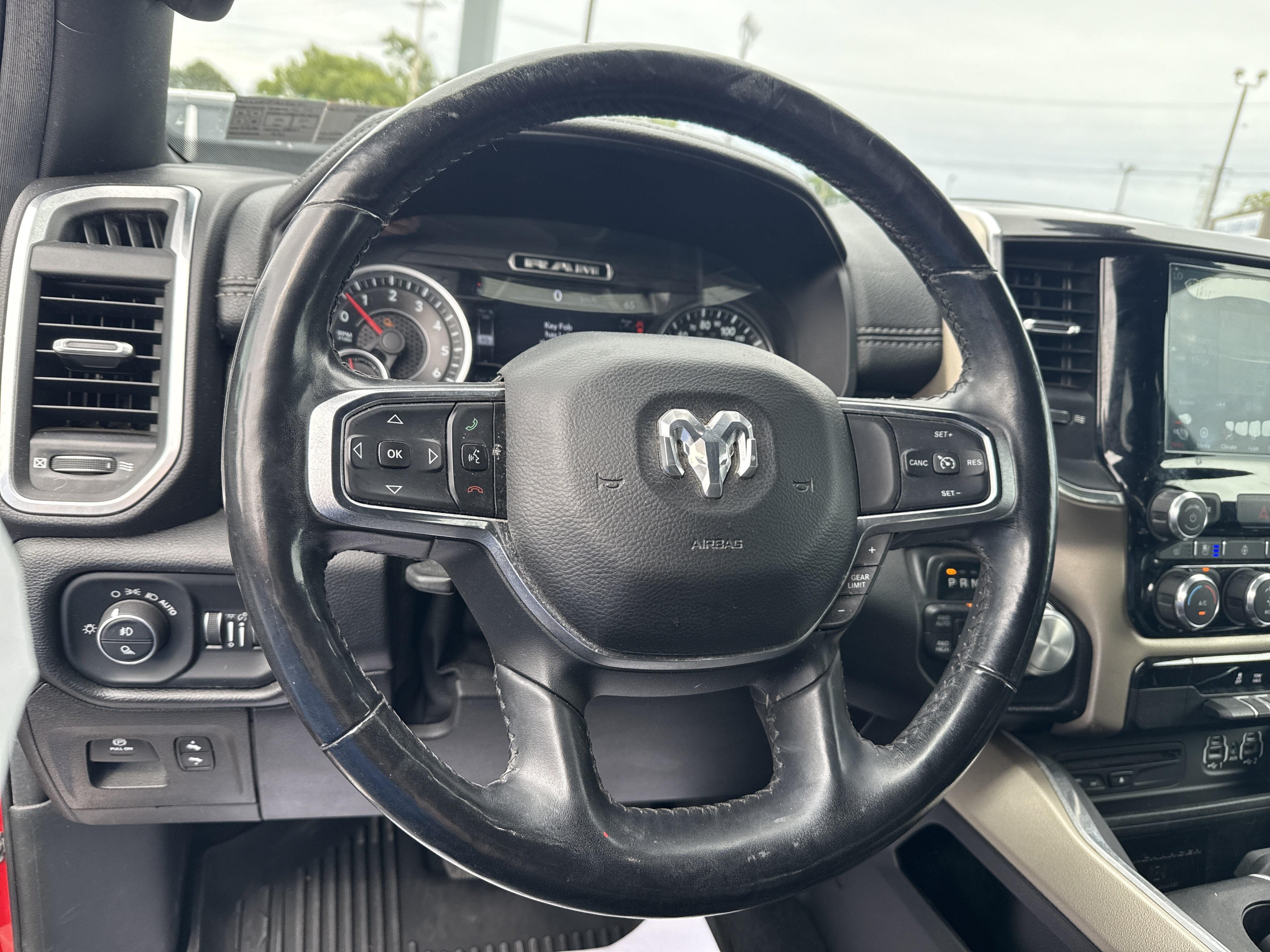 Used 2019 RAM 1500 Laramie AWD/4WD image 18
