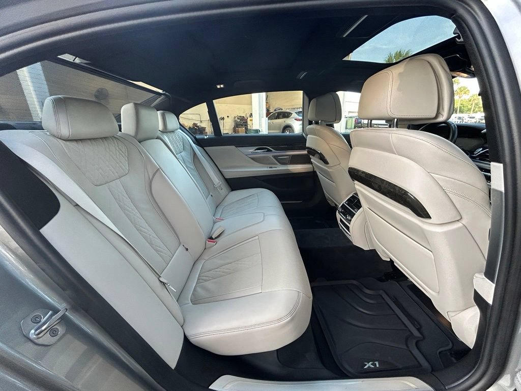 Used 2022 BMW 740i w/ M Sport Package RWD image 31