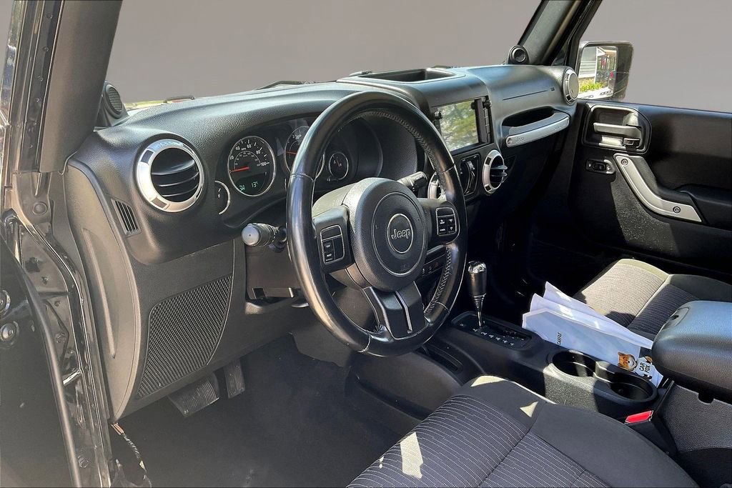 Used 2011 Jeep Wrangler Unlimited Sahara AWD/4WD image 14