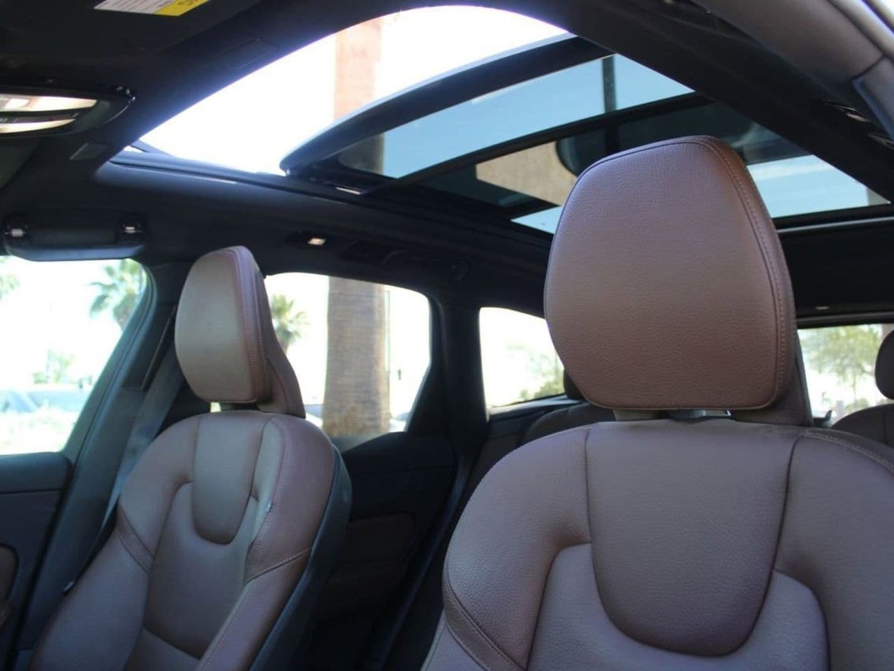 Used 2022 Volvo XC60 T8 Inscription Expression w/ Advanced Package AWD/4WD image 12